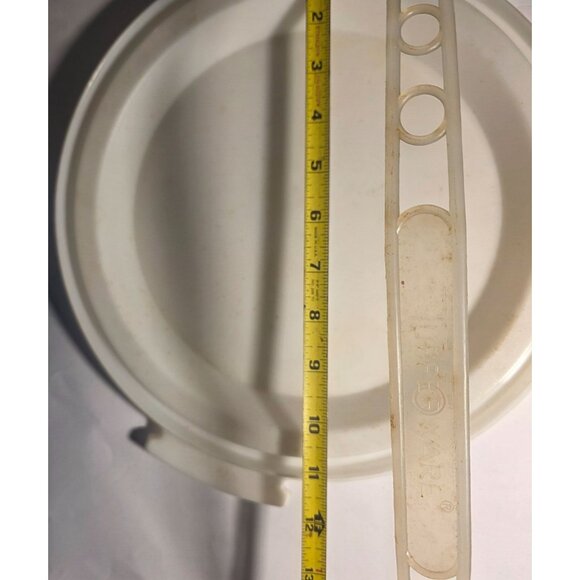 Vtg Tupperware White Round Storage Container With Handle & Lid pie keeper tote - Picture 5 of 5